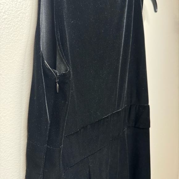 NWOT LONDON STYLE Black Dress V-Neck Ruffle Women’s Size 6 - Picture 6 of 6